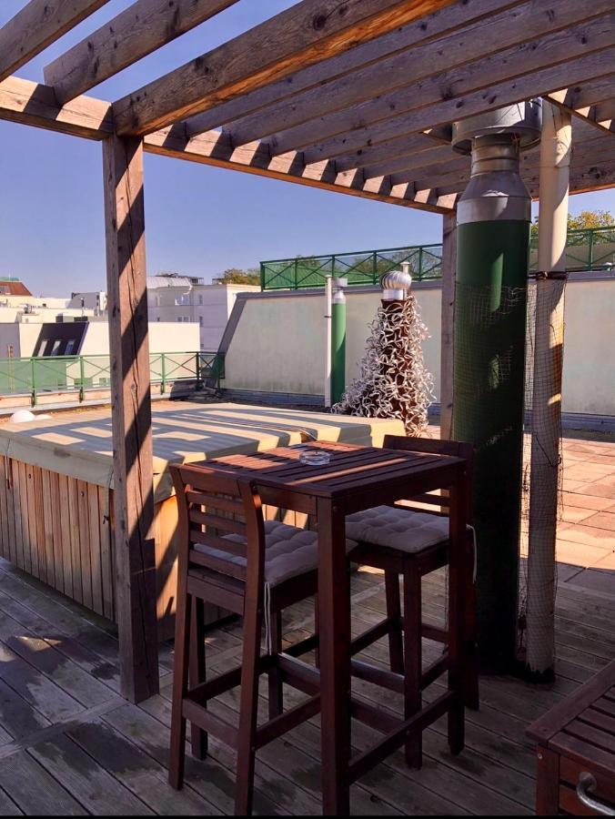 Romantic Studio With Jacuzzi Prague Ngoại thất bức ảnh